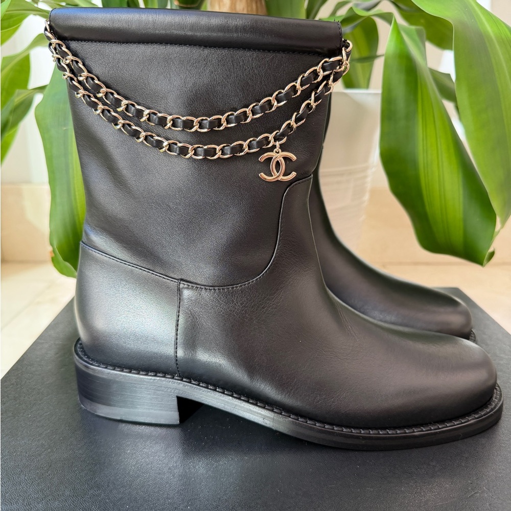 Chanel Calfskin CC Chain Logo Clover Gold Chain Charms Black Leather Boots 38 - Picture 2 of 11